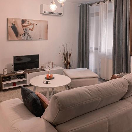 Apartment 2 Rooms Luxury Bukarest Kültér fotó