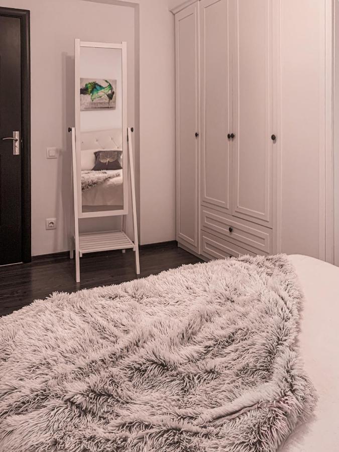 Apartment 2 Rooms Luxury Bukarest Kültér fotó